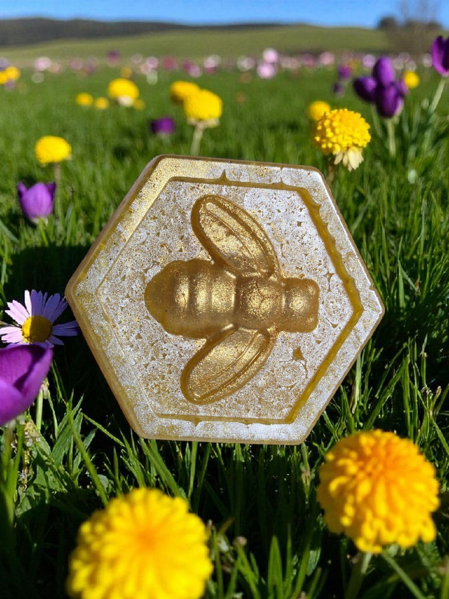 HoneyComb with Honeybee Car/Room Vent Freshie